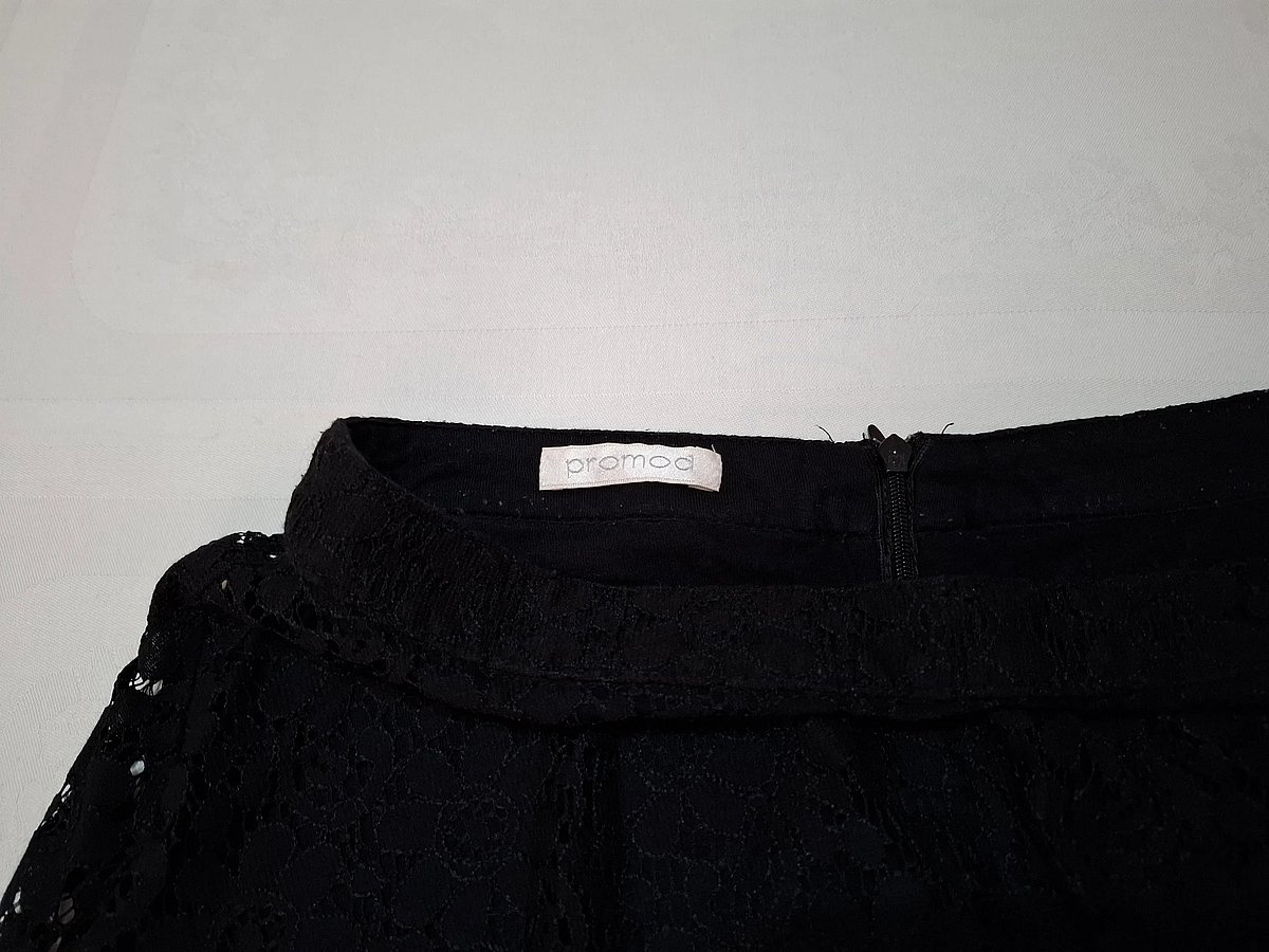 Minigonna a trapezio in pizzo nero Promod - photo 2