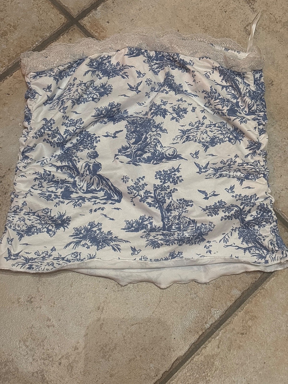 Top sin mangas de encaje con estampado toile de Shein - photo 2