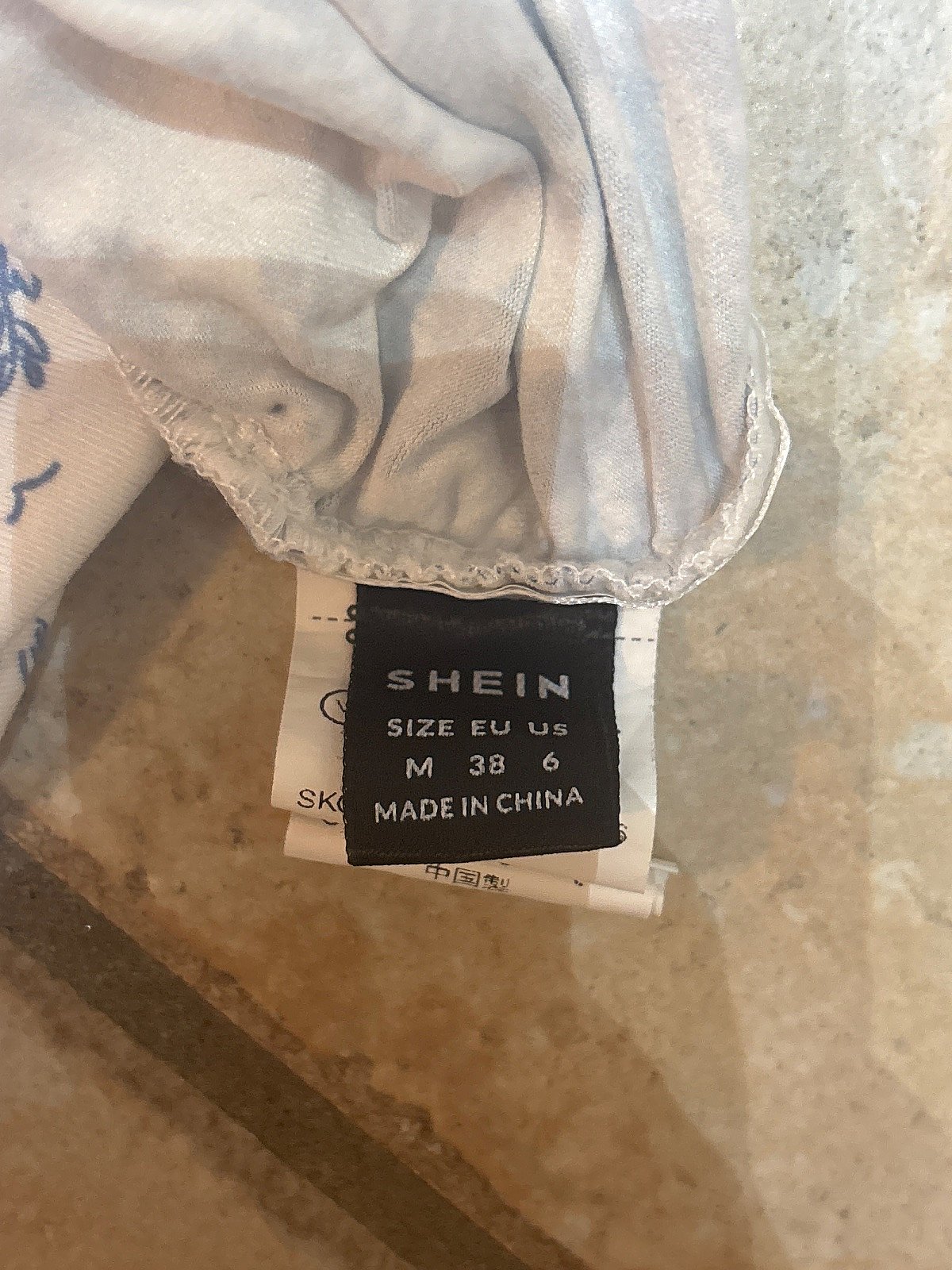 Top sin mangas de encaje con estampado toile de Shein - photo 3