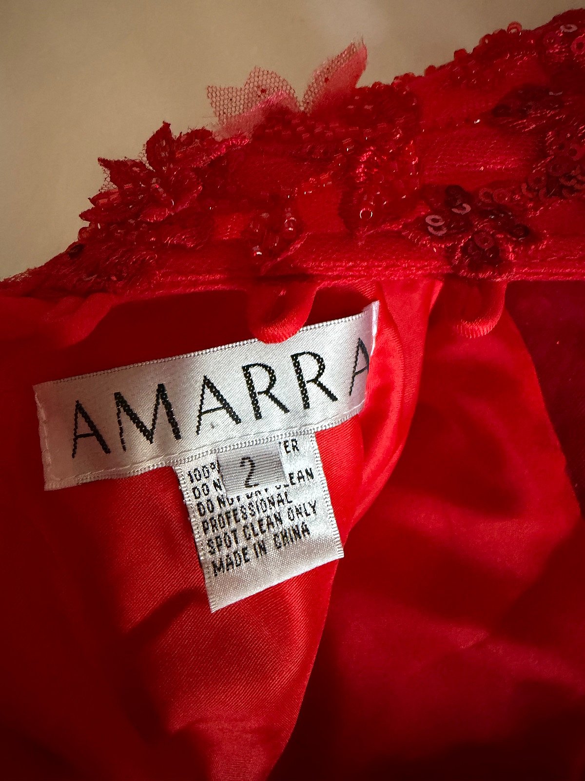 Ilbies Amarra bil-Fjuri l-Ħamra - photo 4