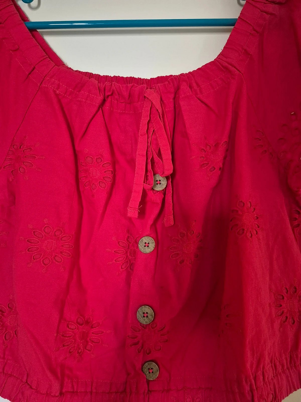 Top corto rojo con bordado inglés - photo 3