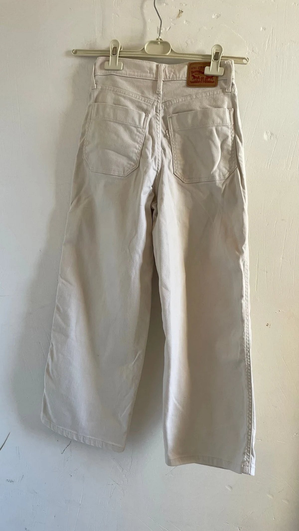 Jeans Levi's corti a gamba larga color bianco sporco - photo 2