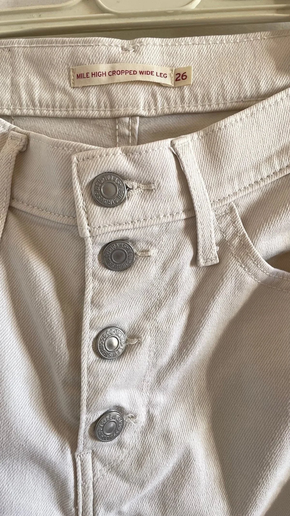 Jeans Levi's corti a gamba larga color bianco sporco - photo 3