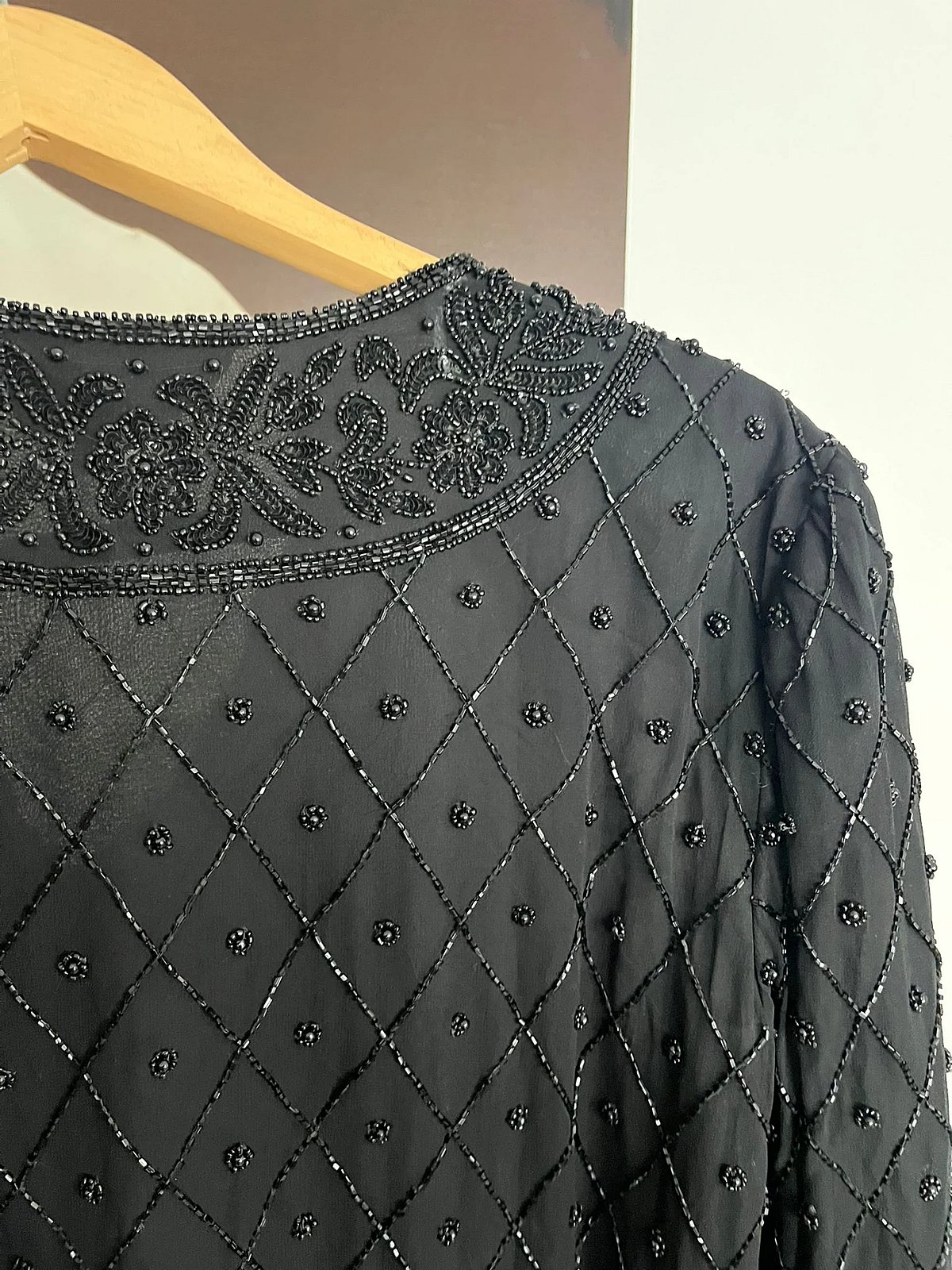 Chaqueta de noche de seda con cuentas negras - photo 2