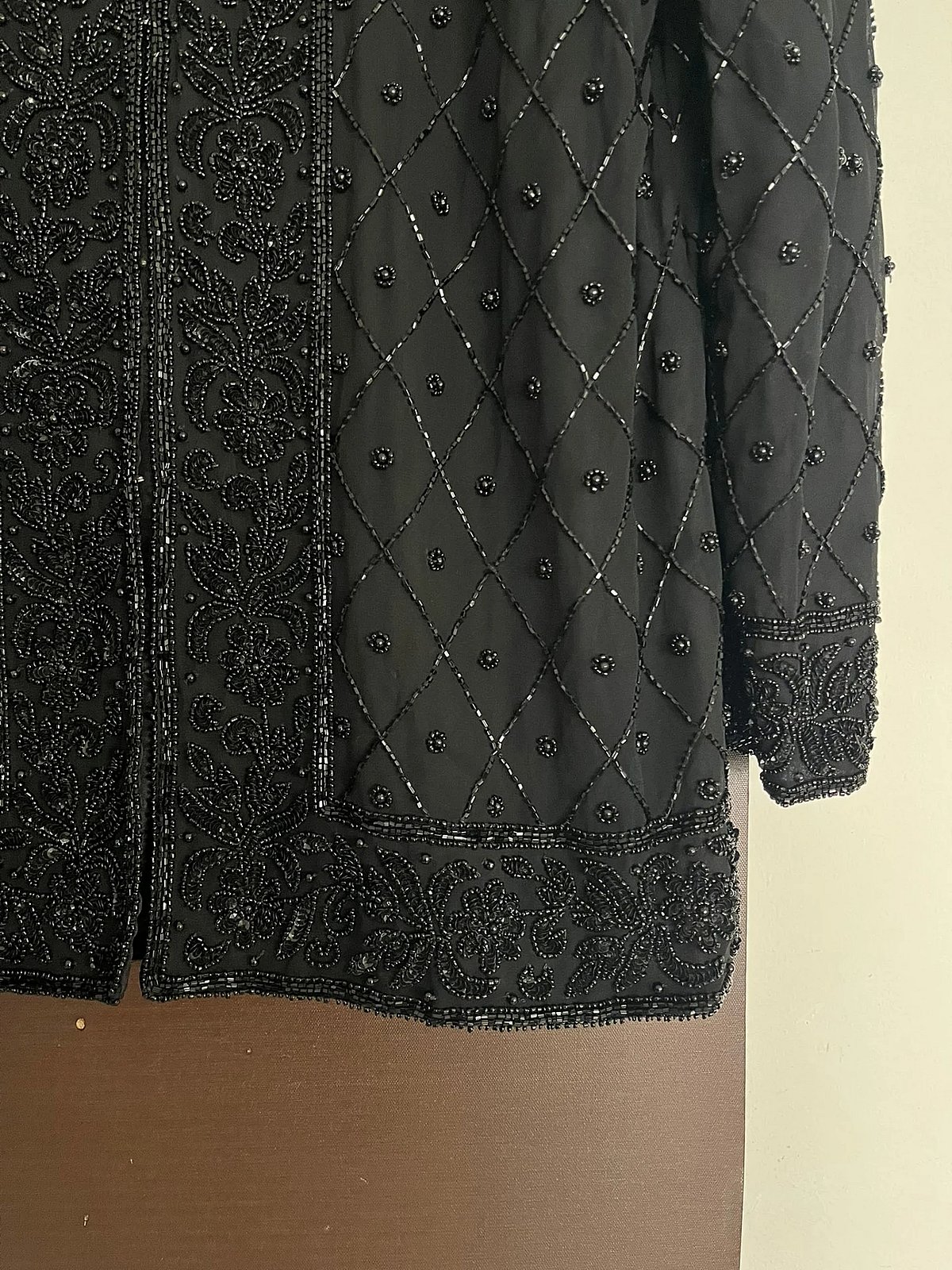 Chaqueta de noche de seda con cuentas negras - photo 6