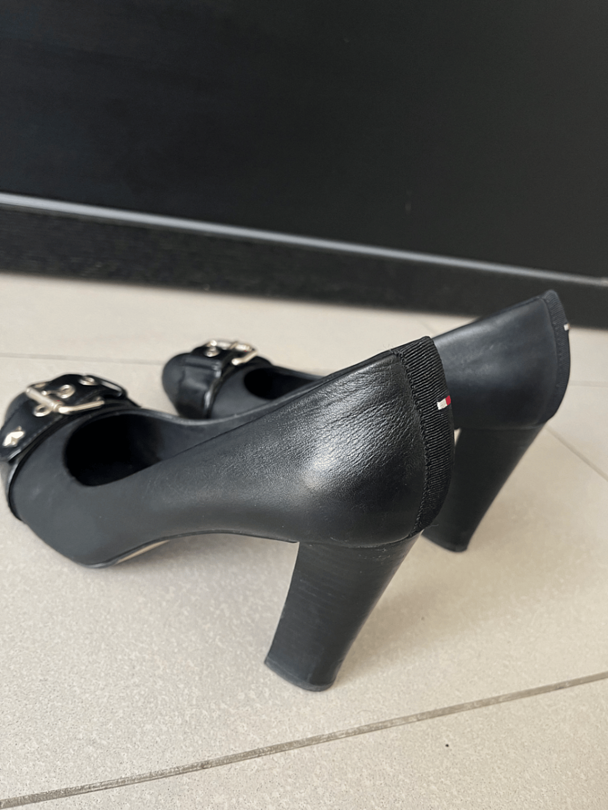 Zapatos de tacón con hebilla de Tommy Hilfiger - photo 4