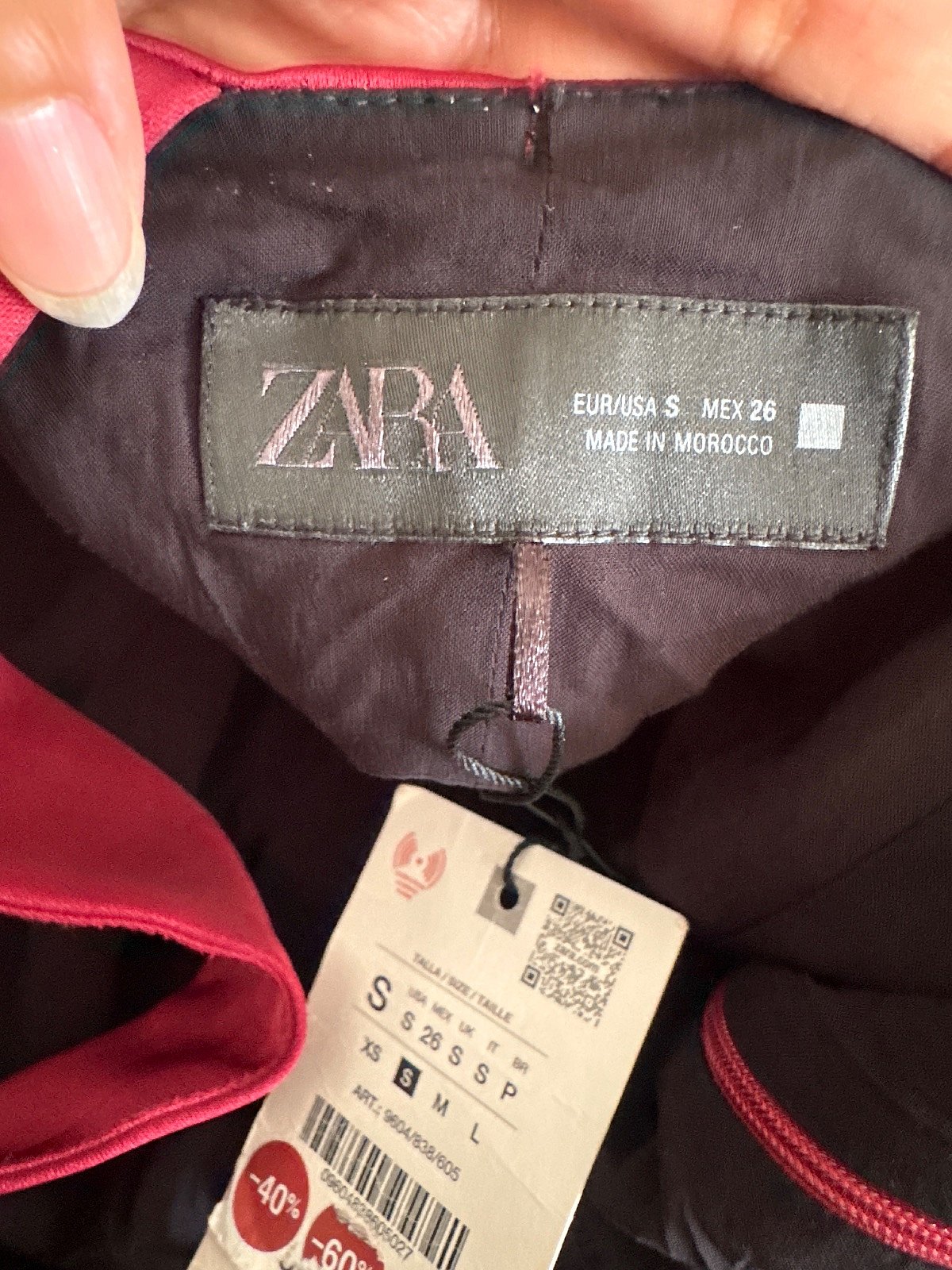 Mini-vestido de cetim cor de Borgonha - photo 6