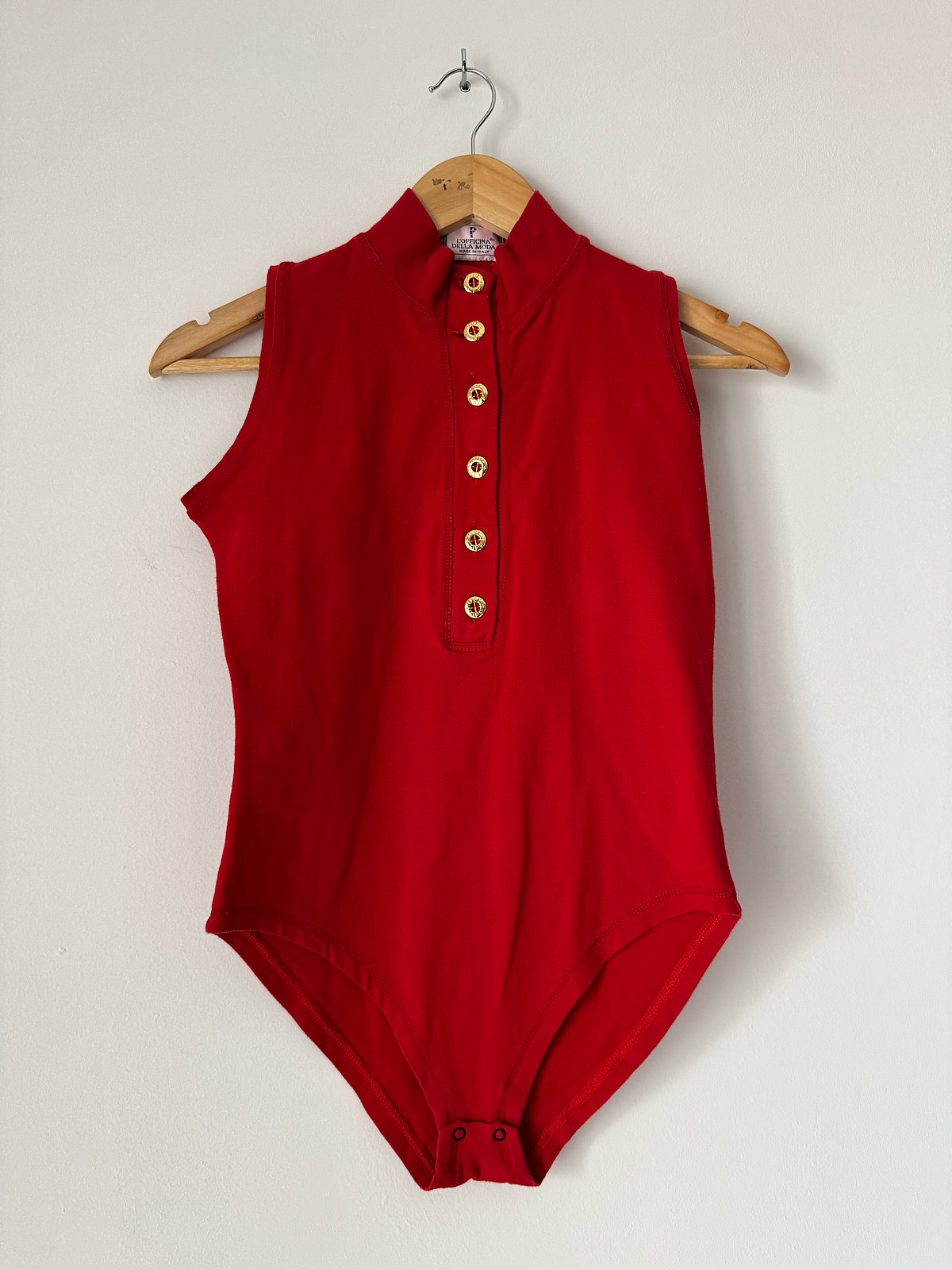 Body rosso senza maniche con colletto e bottoni in stile marinaro - photo 3