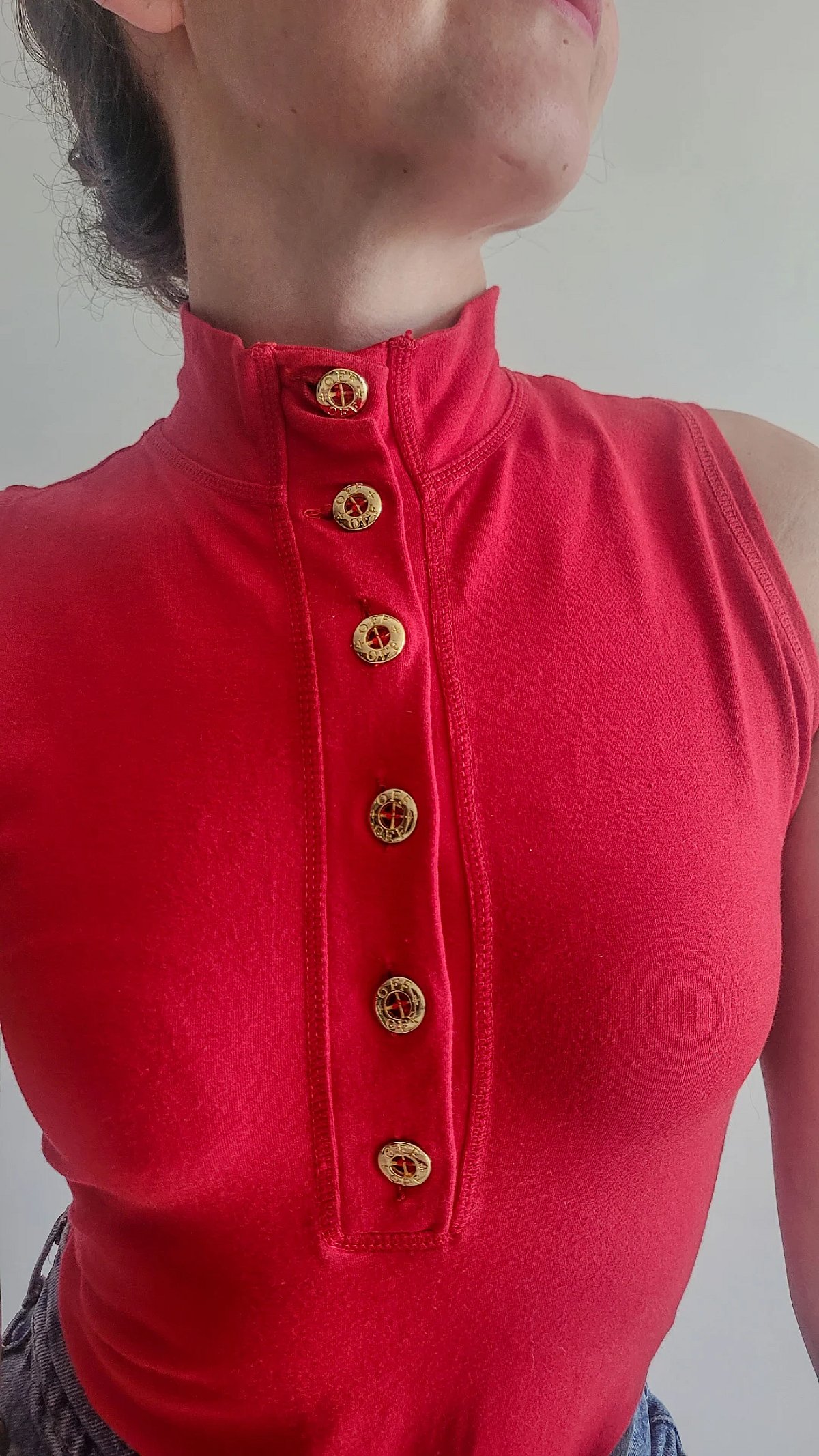 Body rosso senza maniche con colletto e bottoni in stile marinaro - photo 5