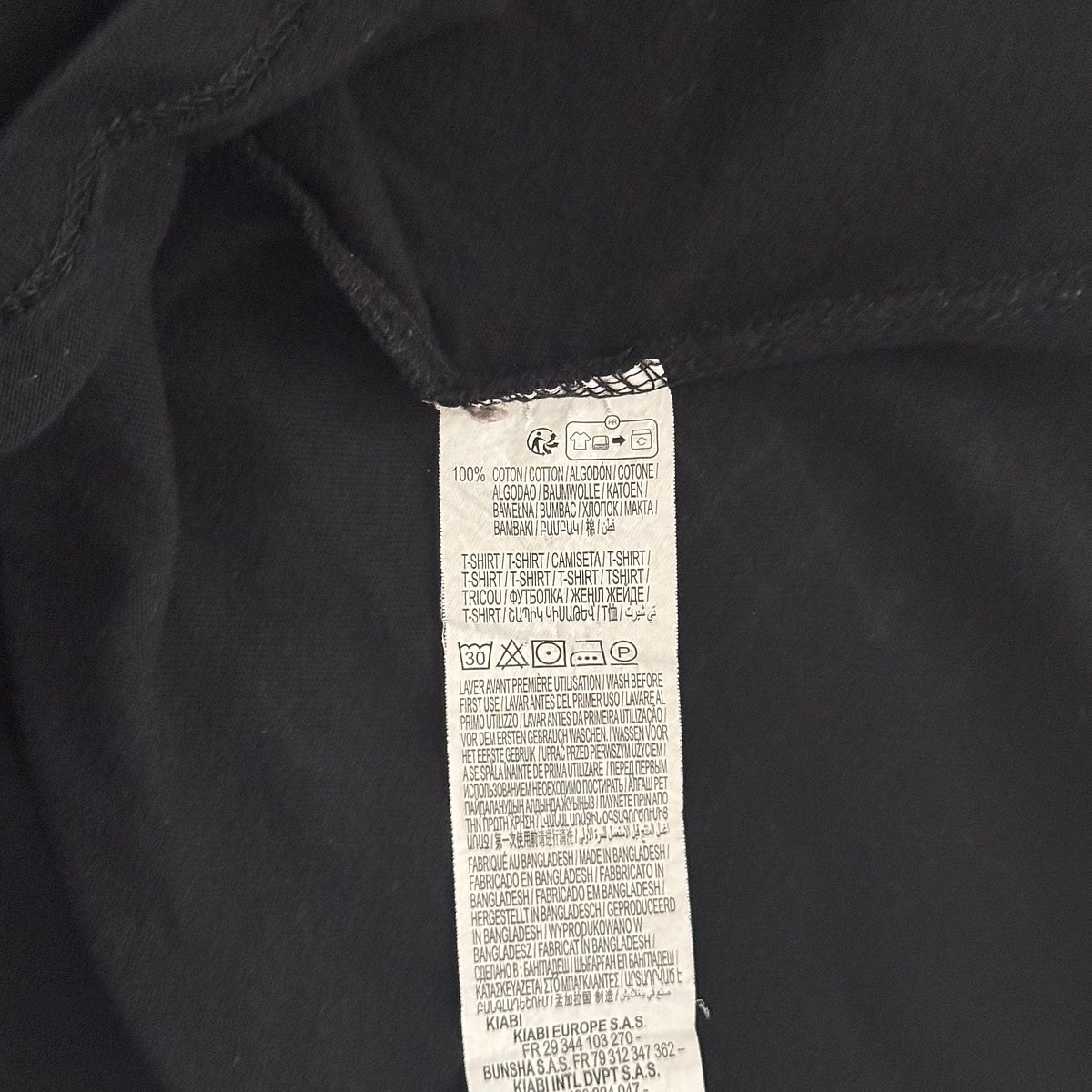 T-shirt Bażika sewda b'għonq V - photo 4