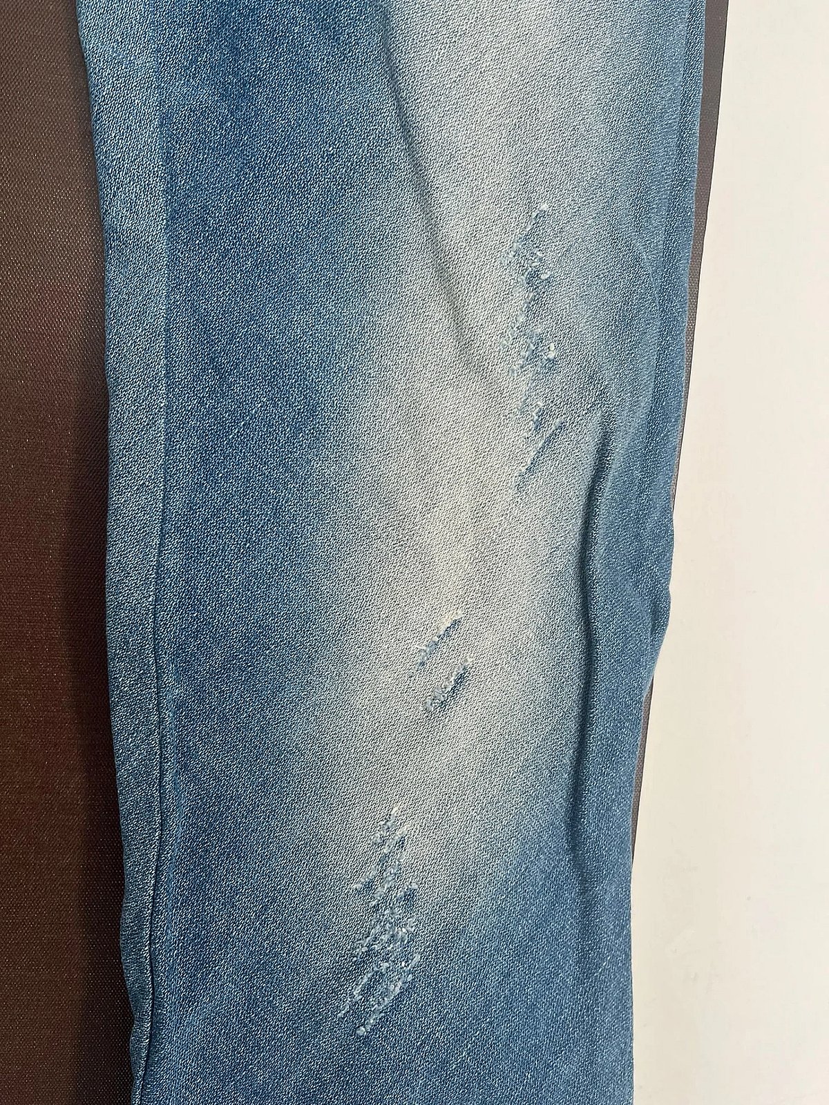 Jeans blu a gamba dritta con effetto consumato di Dolce & Gabbana - photo 8