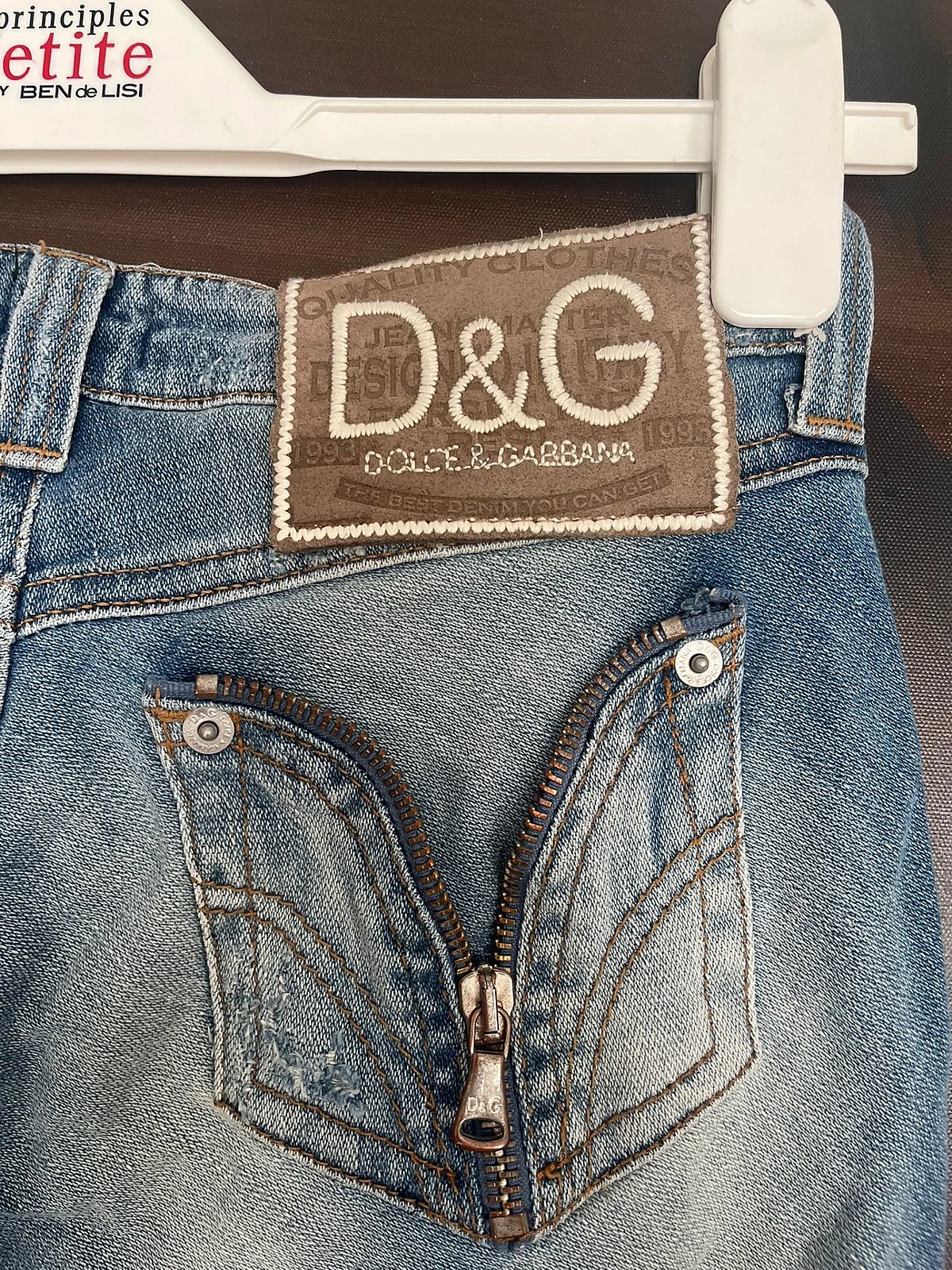 Jeans blu a gamba dritta con effetto consumato di Dolce & Gabbana - photo 6