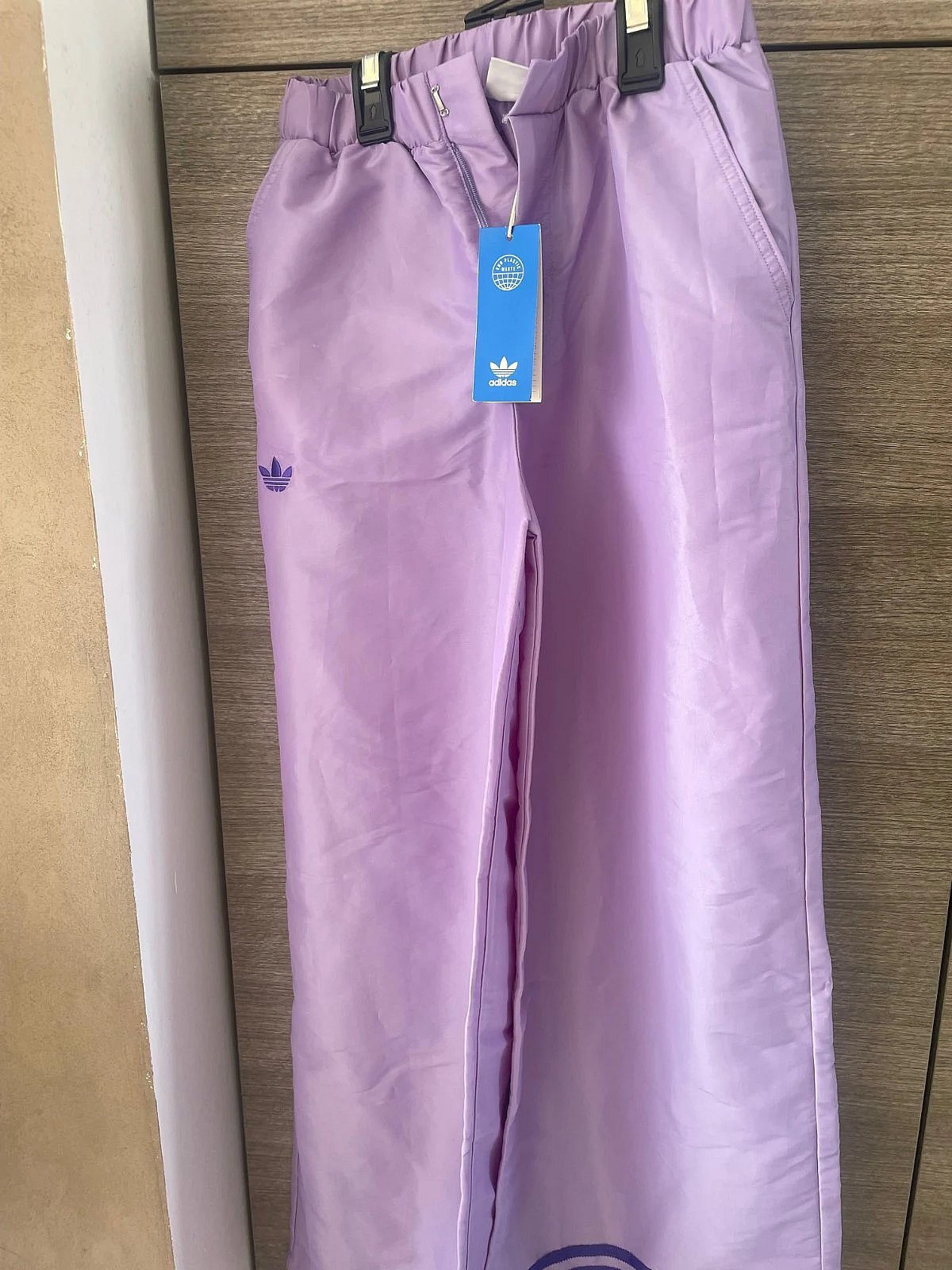 Pantijiet Vjola Adidas b'Saqajn Wiesgħa - photo 4