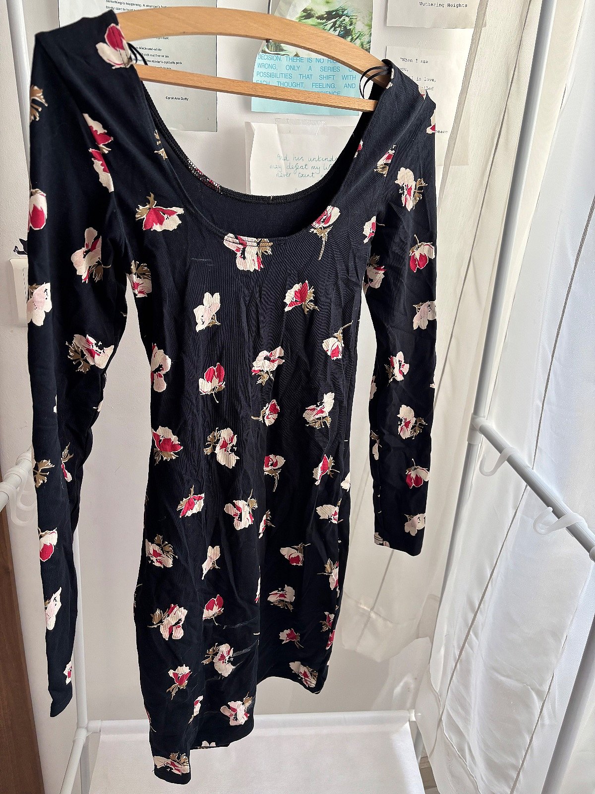 Vestido ajustado con estampado floral de Miss Selfridge - photo 2