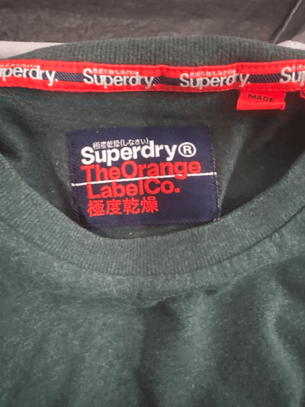 T-shirt Superdry Aħdar b'Għonq Rotob - photo 2