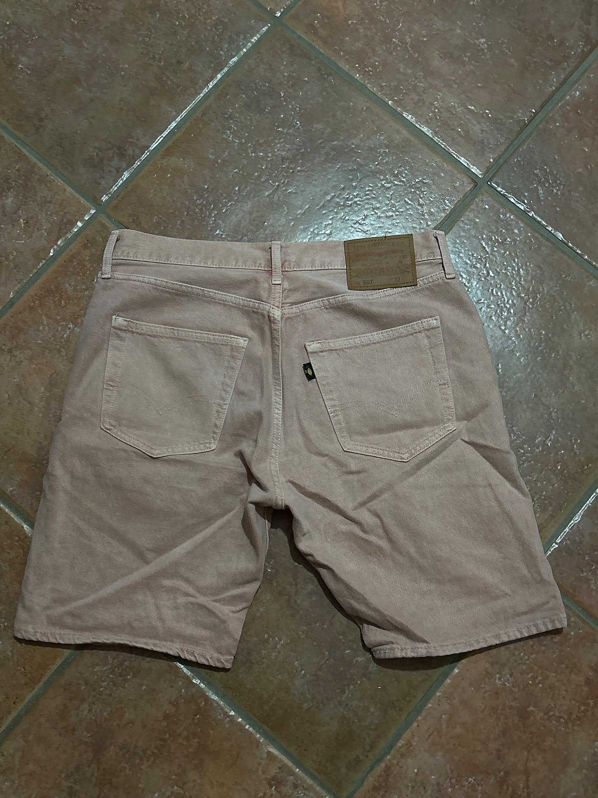 Xorts tad-Denim Roża ta' Levi's 501 - photo 2