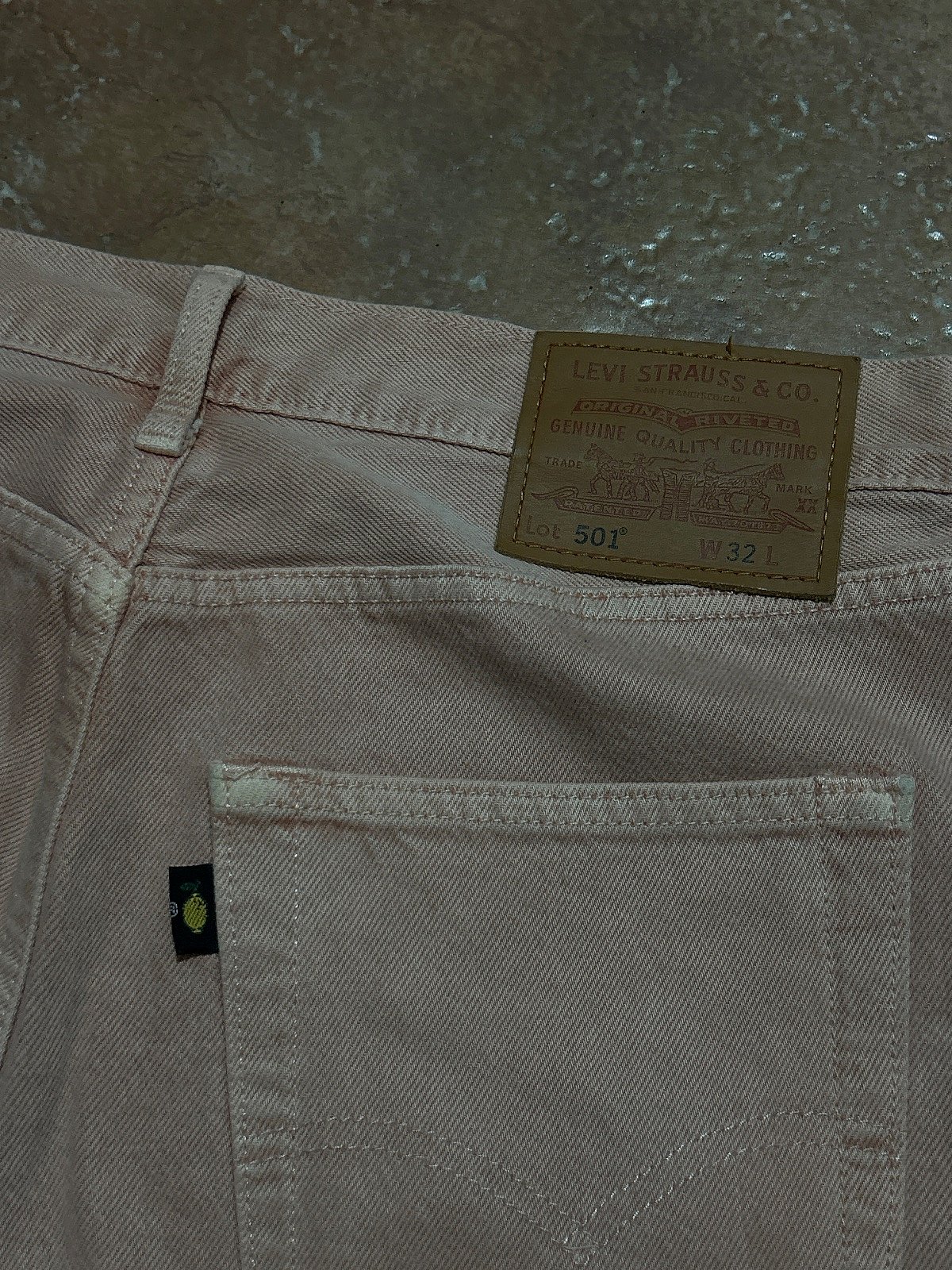 Xorts tad-Denim Roża ta' Levi's 501 - photo 3