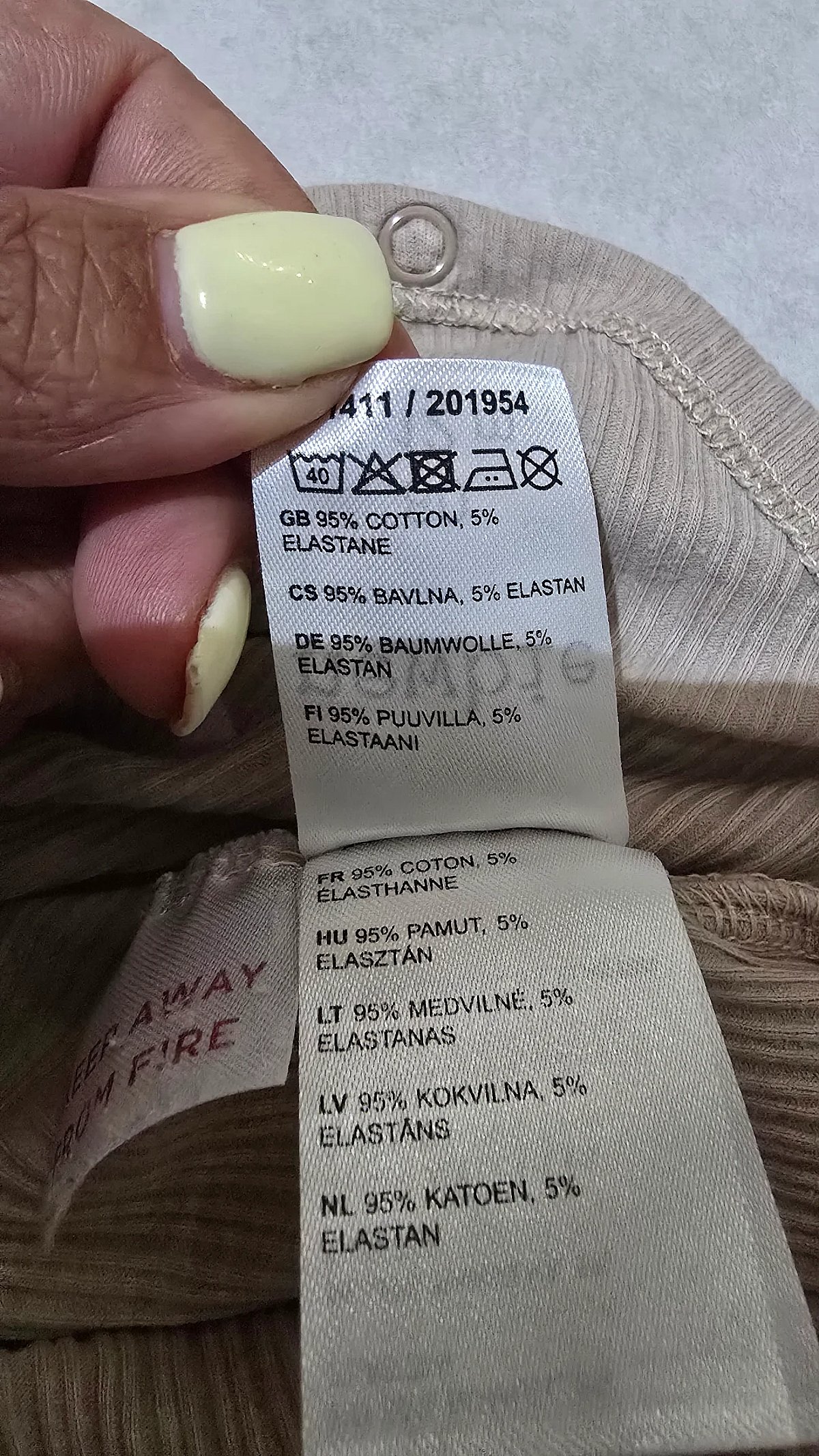Bodysuit tat-trabi b'kmiem twal u kustiljat - photo 5