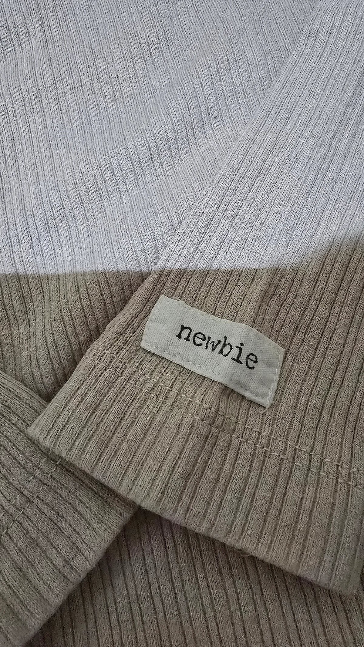 Bodysuit tat-trabi b'kmiem twal u kustiljat - photo 4