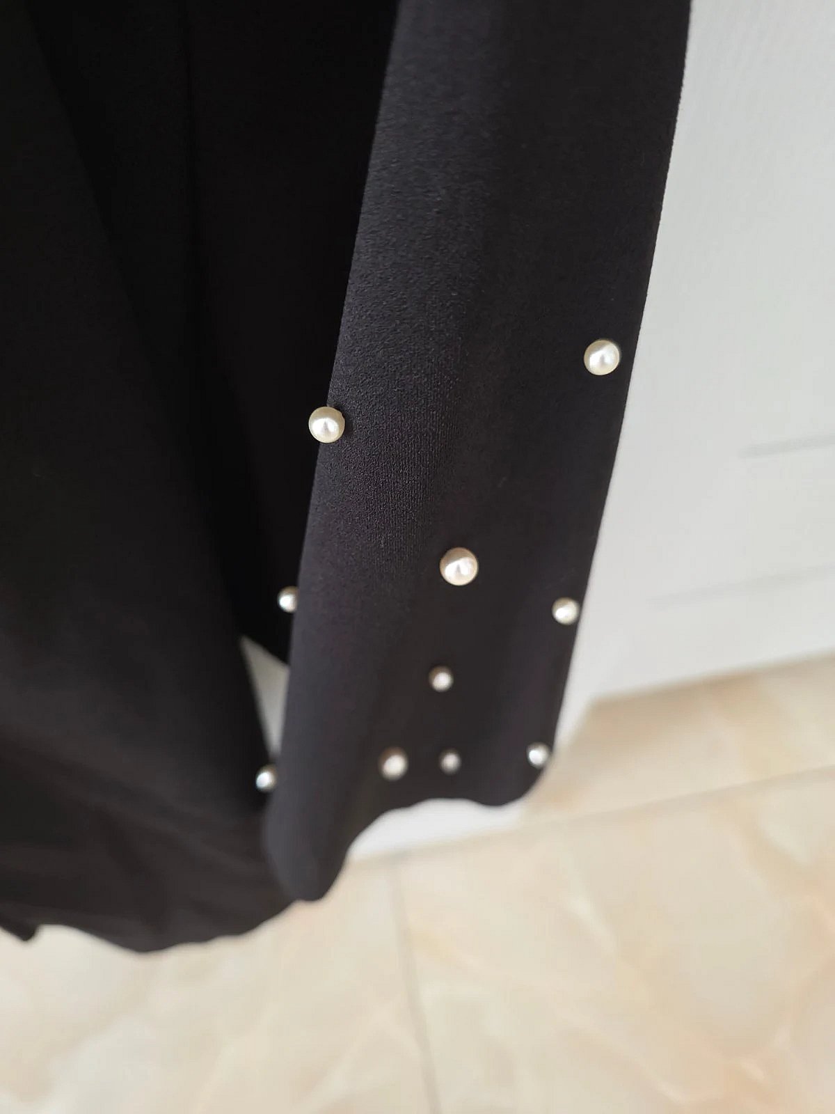 Black dress with pearl sleeves - photo 3