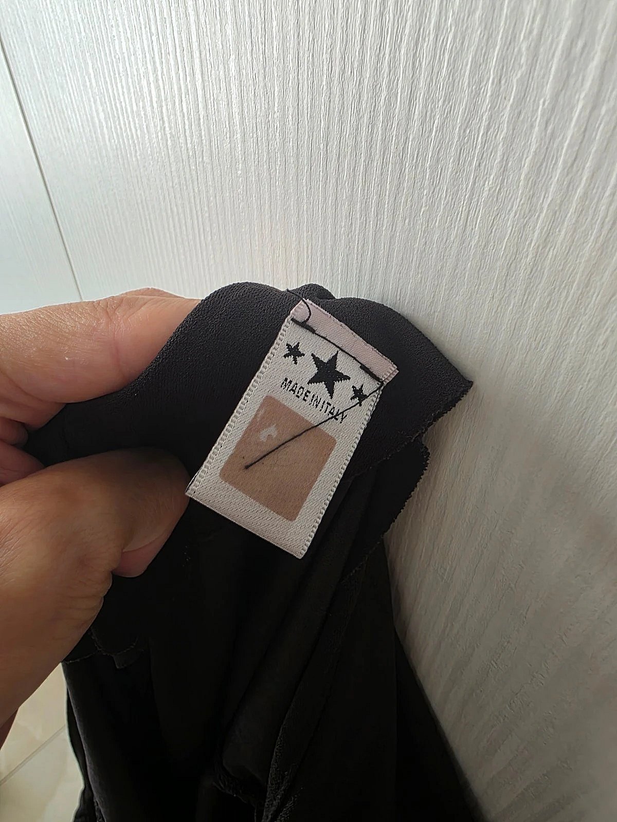 Black dress with pearl sleeves - photo 4