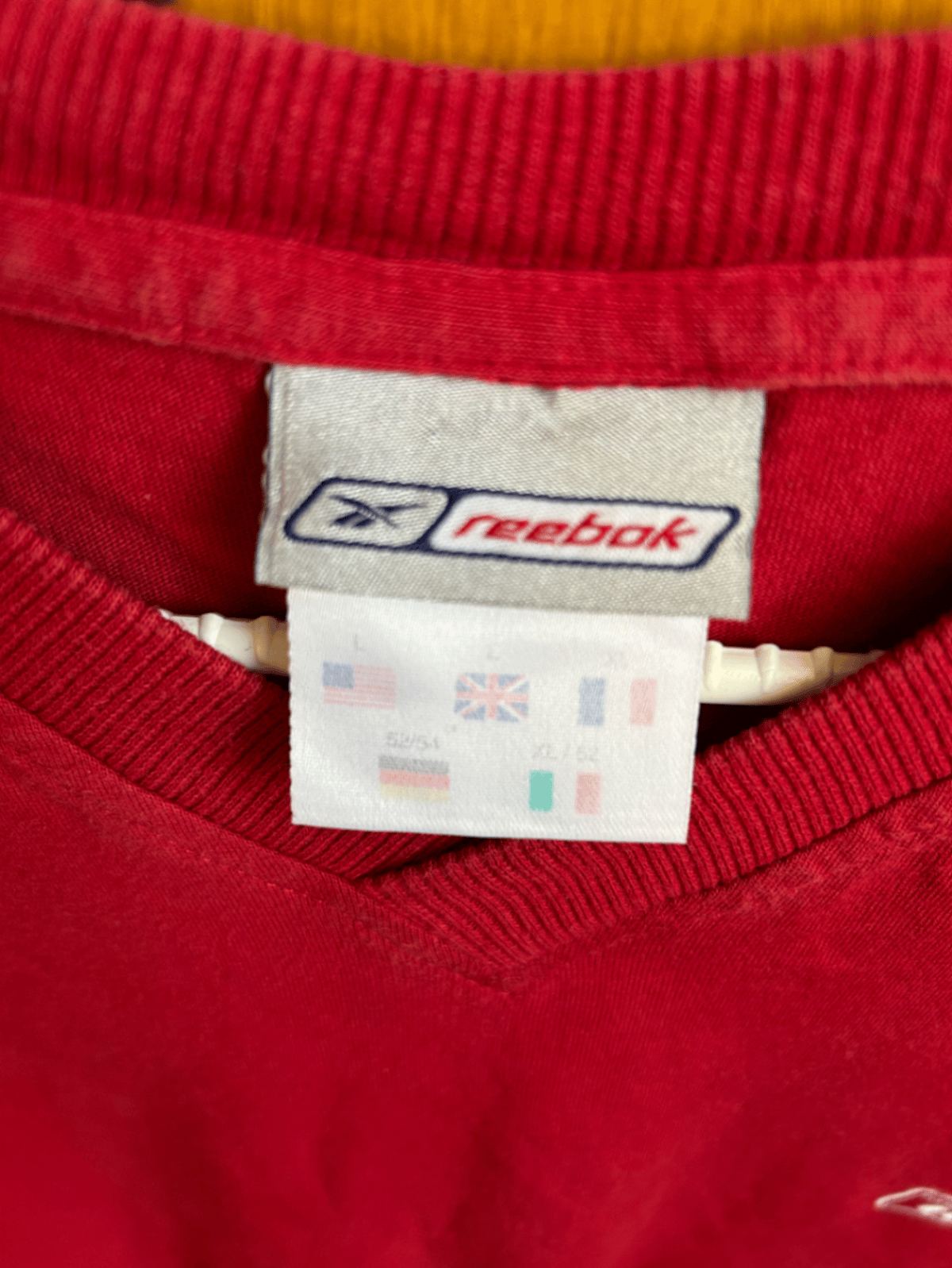 Camiseta con cuello en V de Reebok - photo 3