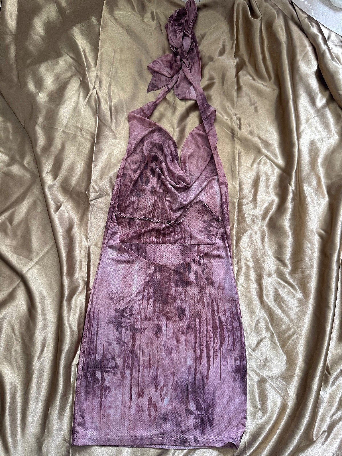 Vestido halter con estampado de mármol rosa - photo 2