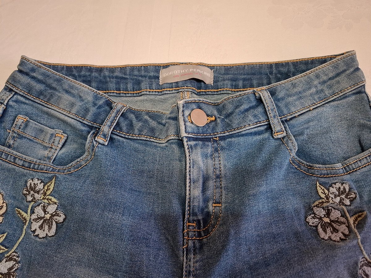Pantalones cortos vaqueros bordados de Dorothy Perkins - Completamente nuevos - photo 2