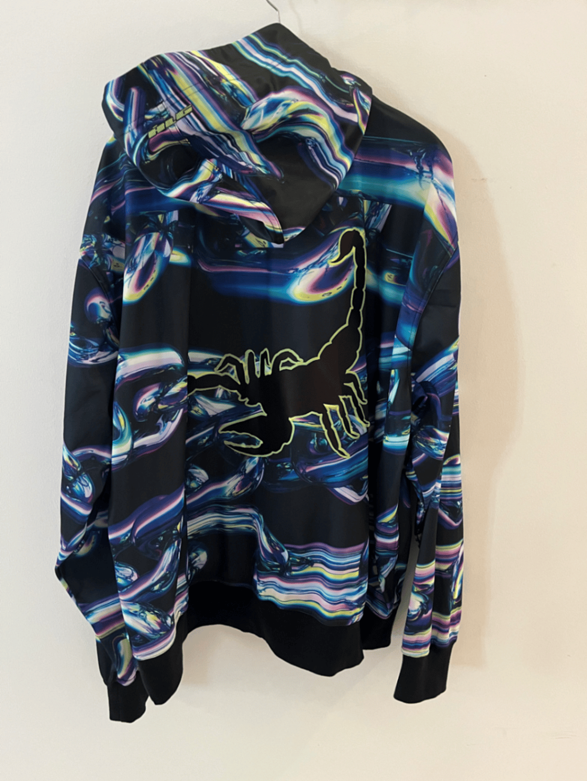 Hoodie b'Disinn ta' Katina Astratta - photo 2