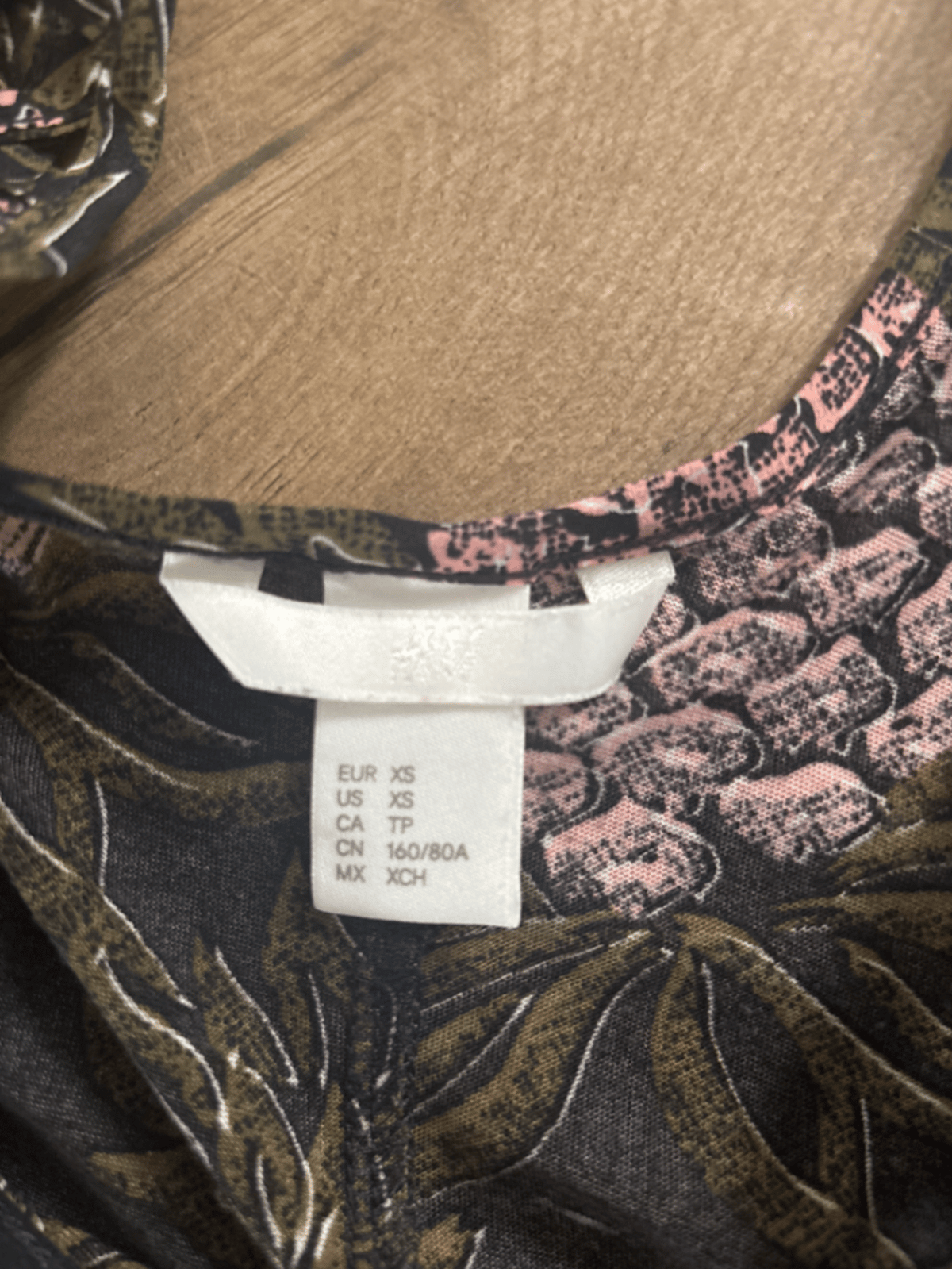 Top tal-Vest bl-Istampar tal-Ananas Iswed - photo 2