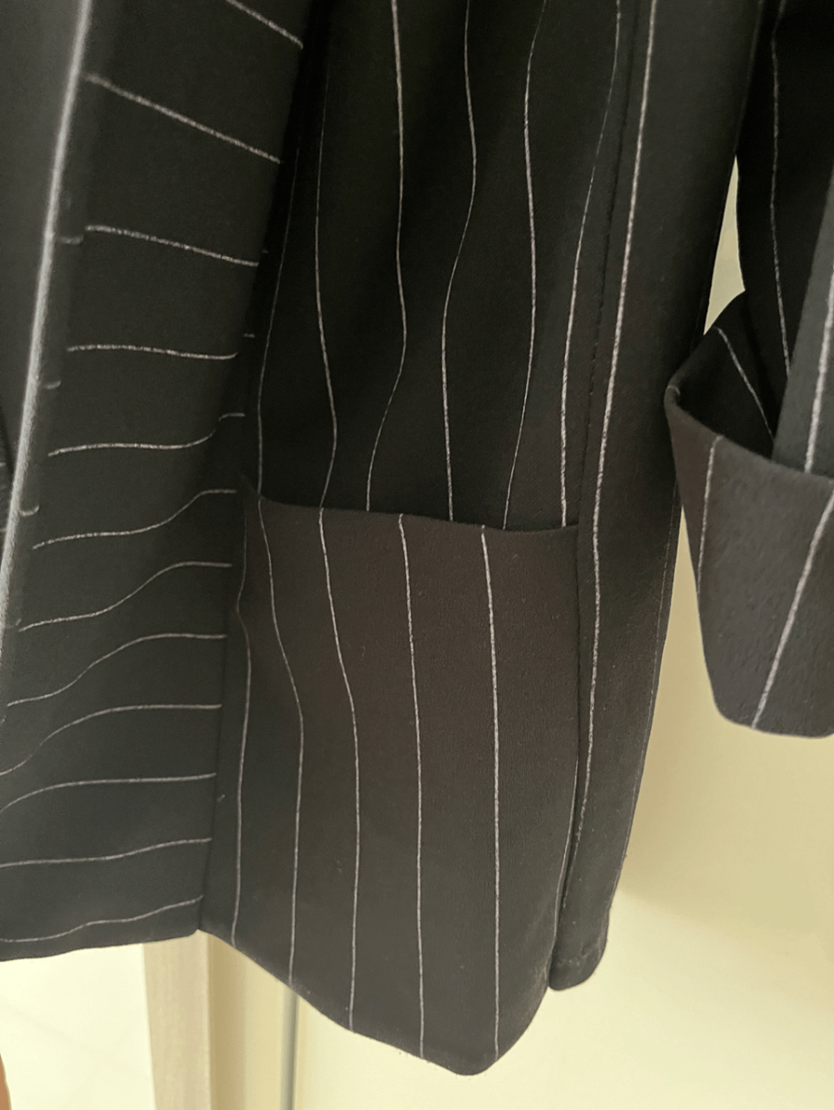 Conjunto a juego de chaqueta y pantalón a rayas diplomáticas - photo 2