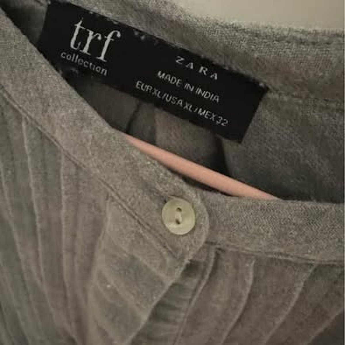 Blusa gris de algodón bordada de Zara - photo 2