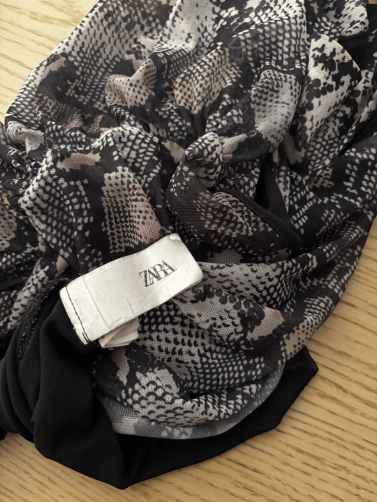 Top con lazo y fruncidos de Zara, con estampado de piel de serpiente - photo 2