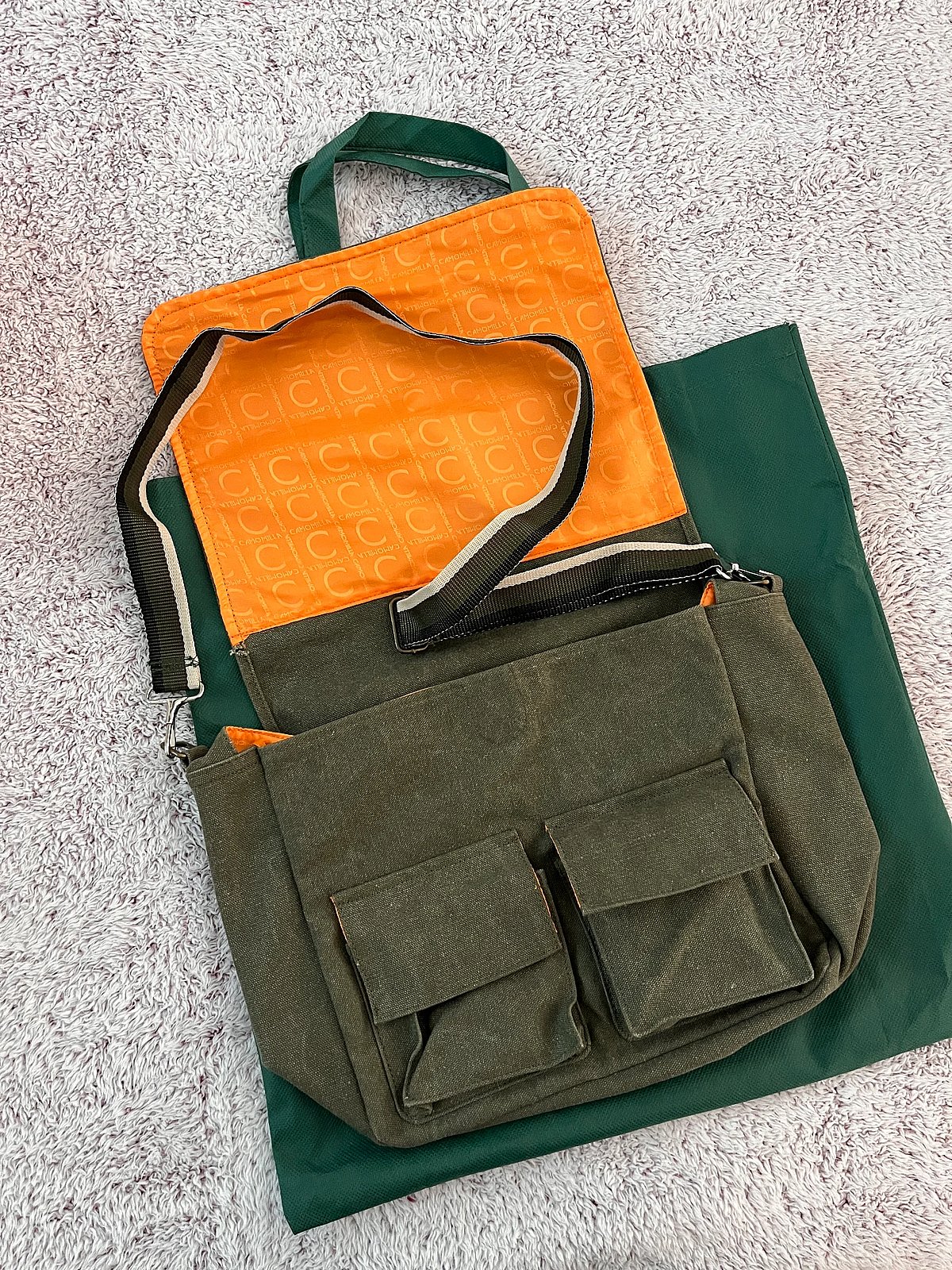 Set composto da borsa a tracolla e portafoglio Camomilla - photo 4