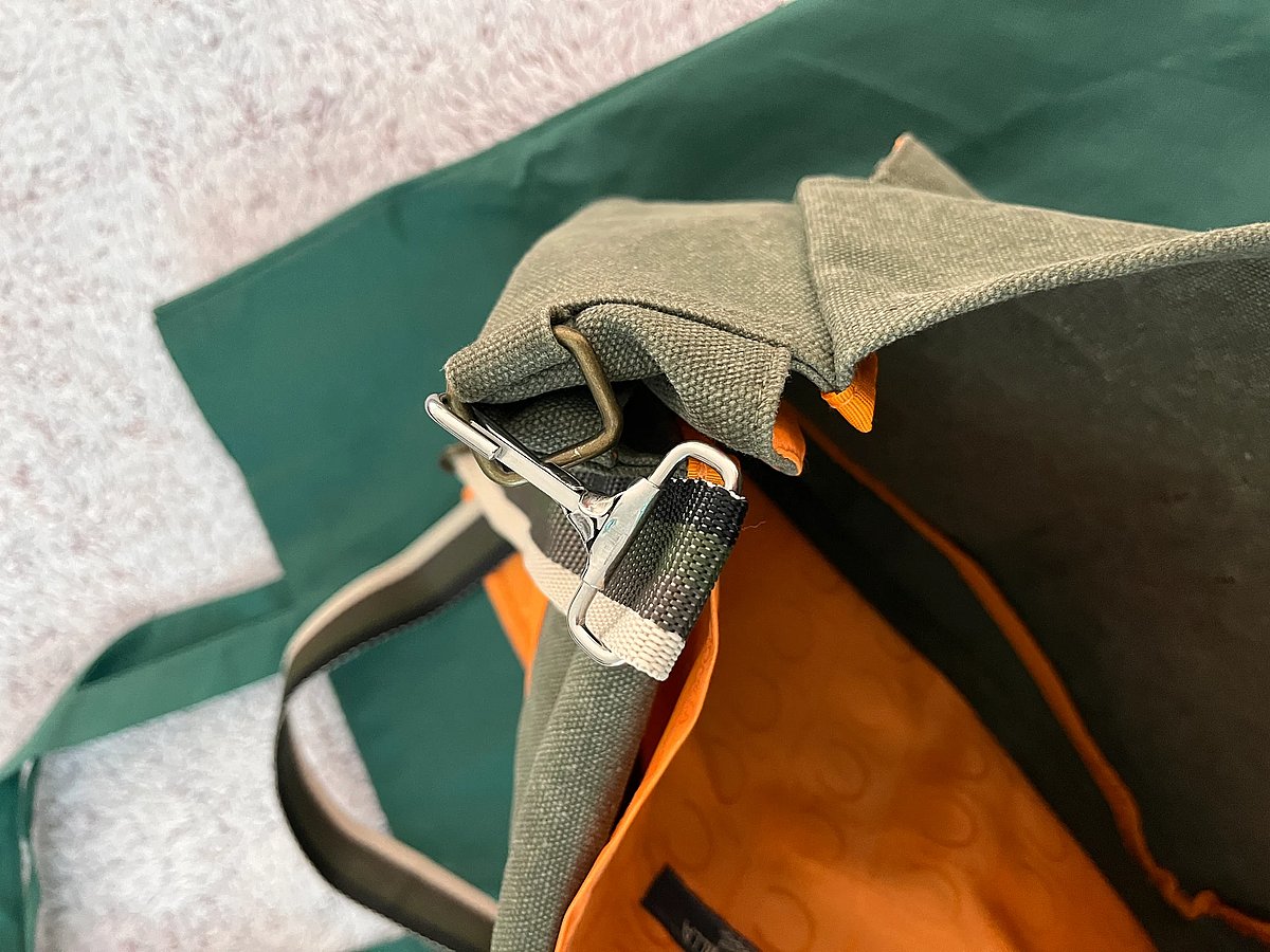 Set composto da borsa a tracolla e portafoglio Camomilla - photo 6