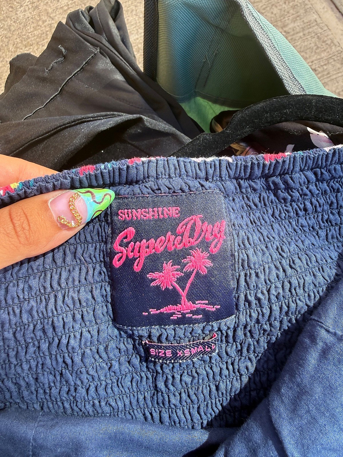 Superdry Ilbies tax-Xemx Mingħajr Strapless bil-Fjuri - photo 5