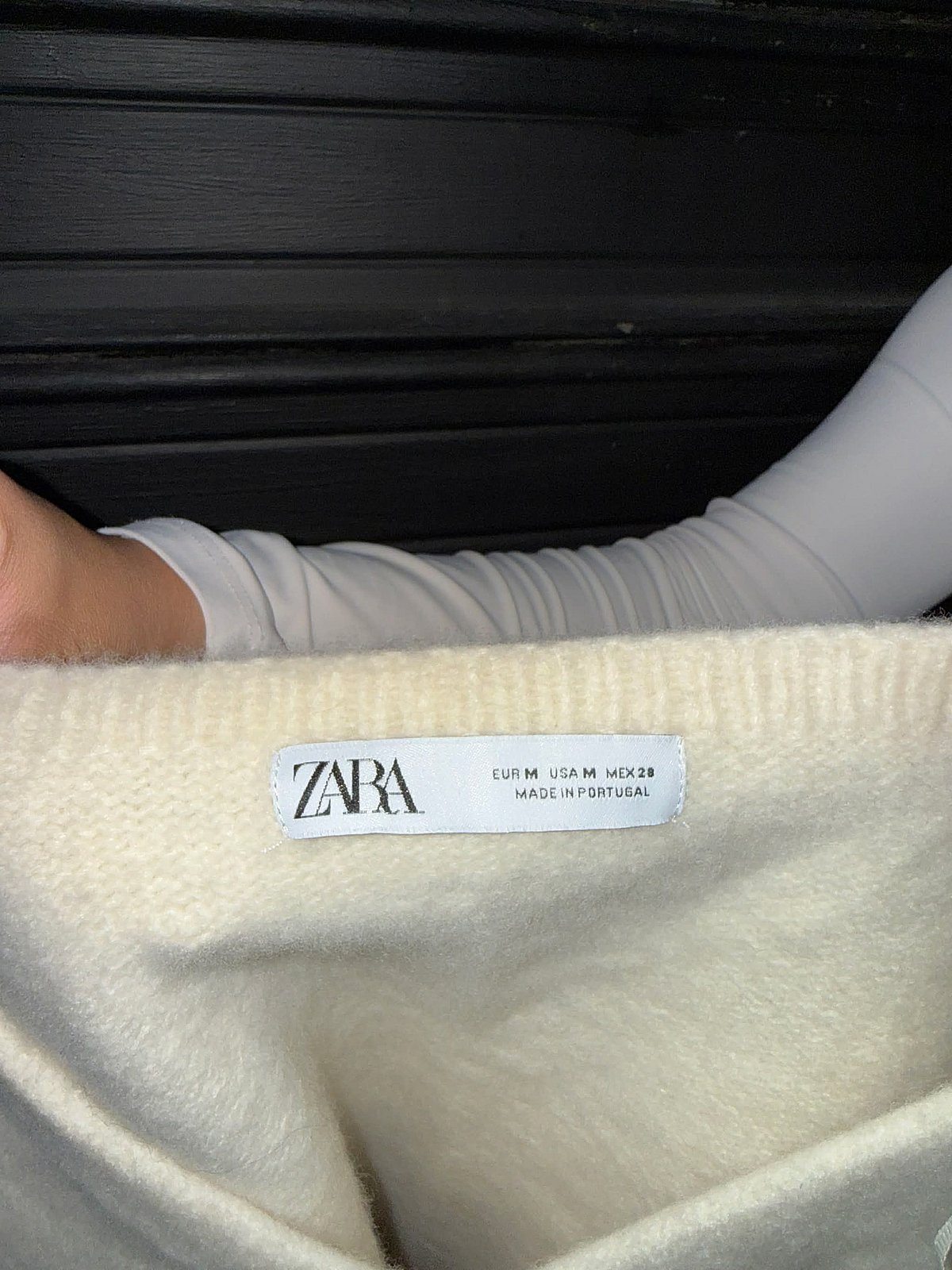 Gilet in maglia color crema con scollo a V - photo 4