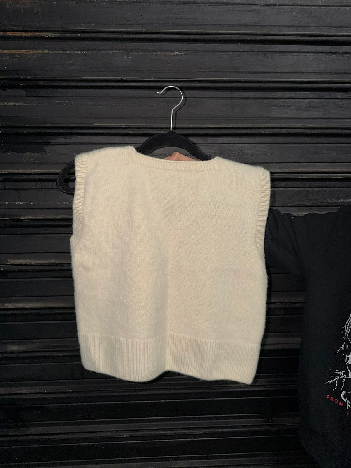 Gilet in maglia color crema con scollo a V - photo 2