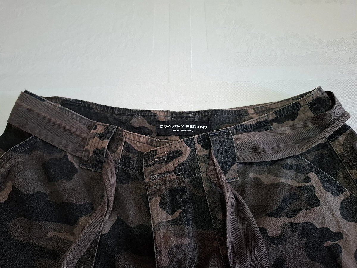 Pantaloncini utility mimetici con cintura di Dorothy Perkins - photo 5