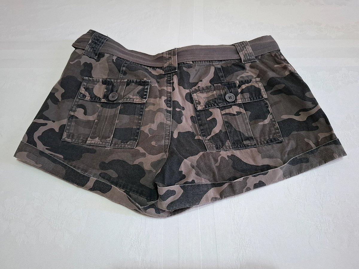 Pantaloncini utility mimetici con cintura di Dorothy Perkins - photo 4