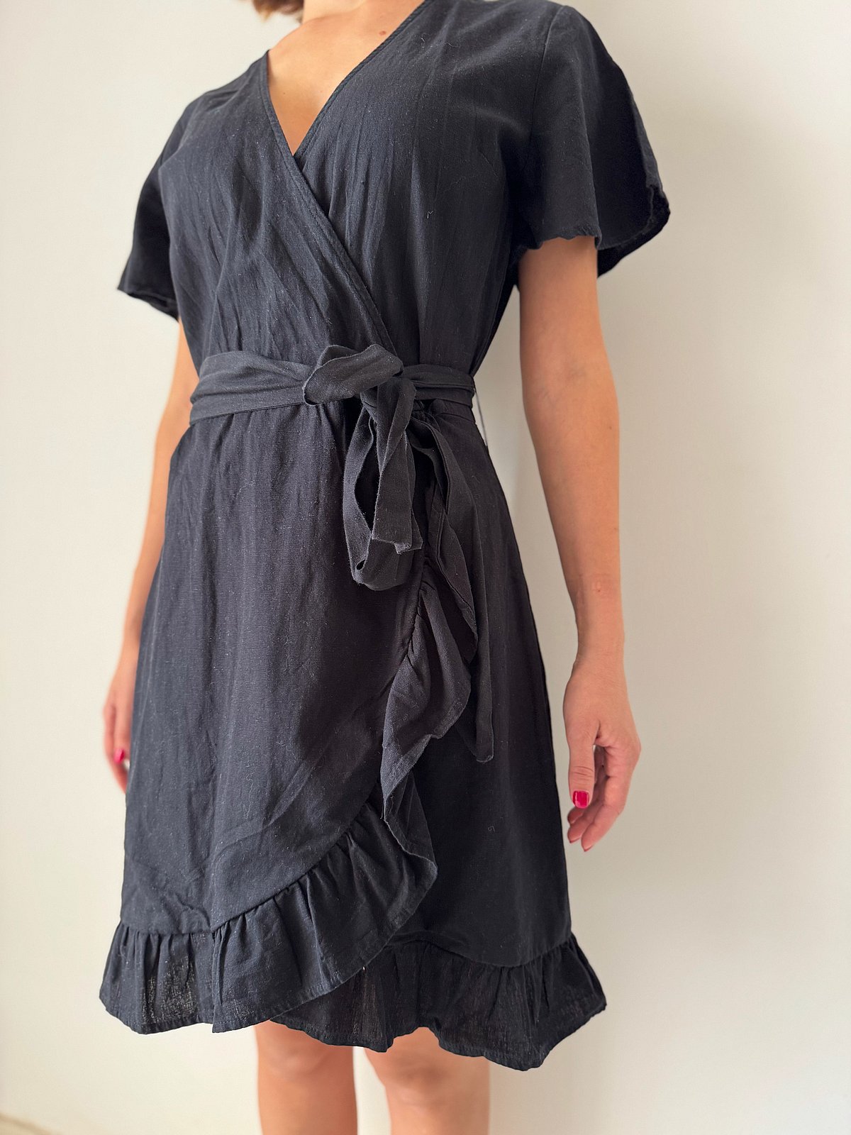 Minivestido negro cruzado con volantes - photo 7