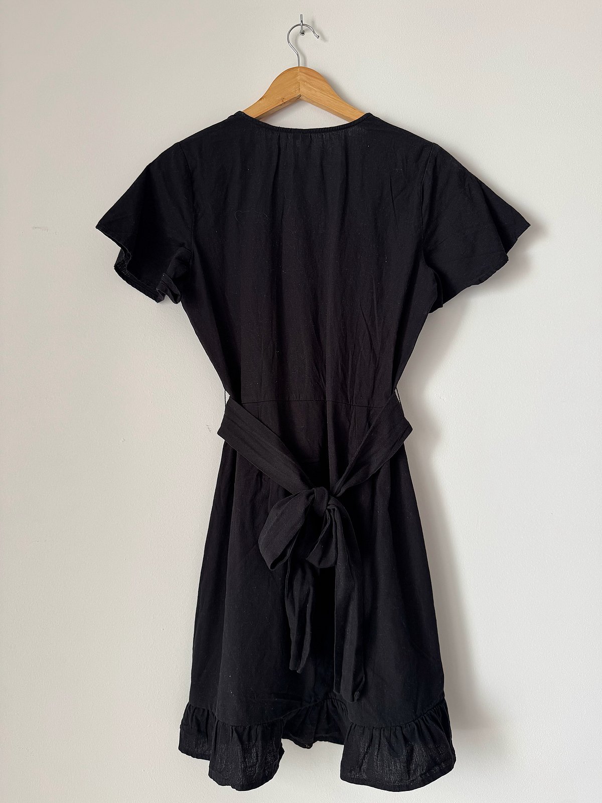 Minivestido negro cruzado con volantes - photo 6
