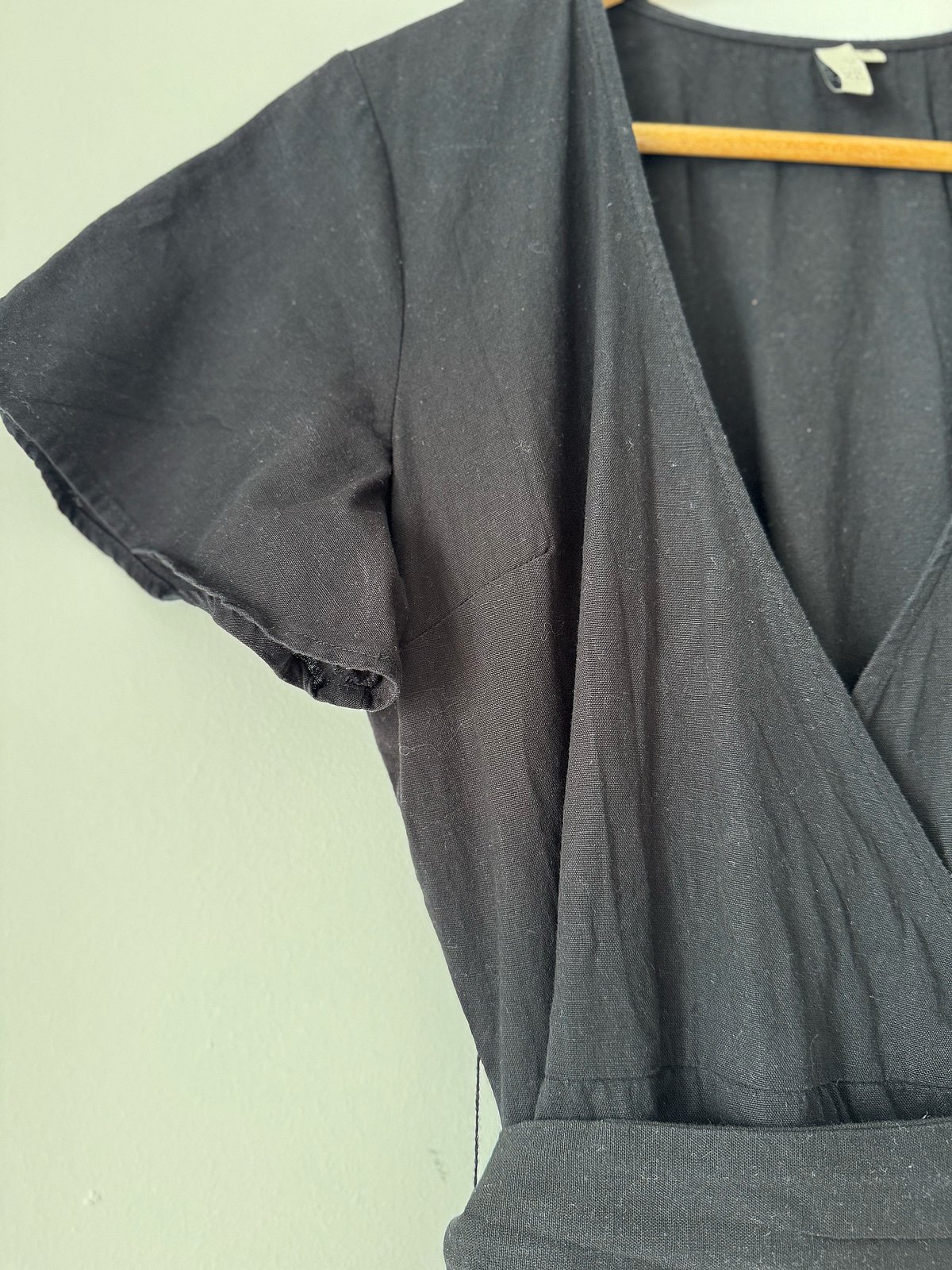 Minivestido negro cruzado con volantes - photo 5