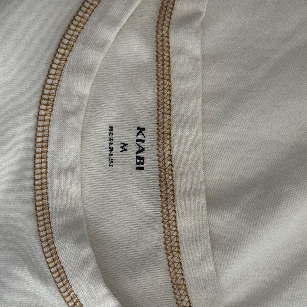 T-Shirt Kiabi b'Ħjata Kontrastanti - photo 3