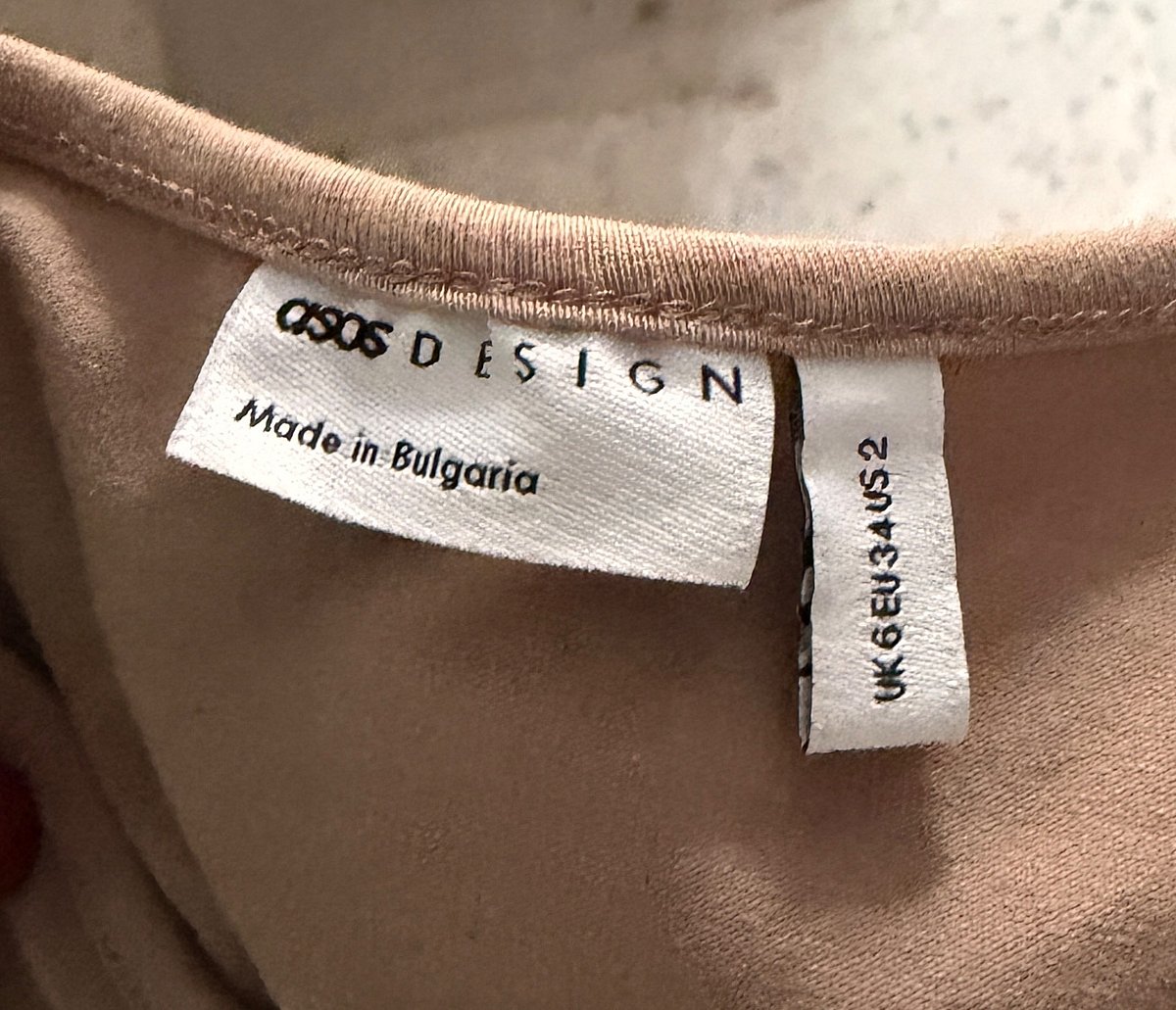 Top Beige b'Għonq Irqiq - photo 2