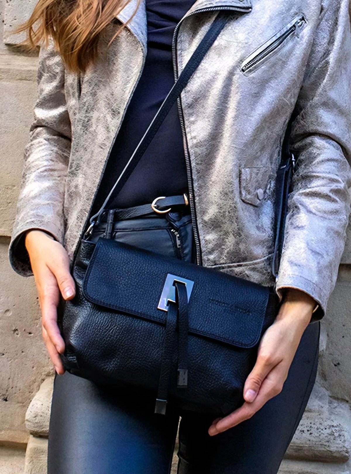 Victor & Hugo Paris Black Leather Shoulder Bag - photo 2