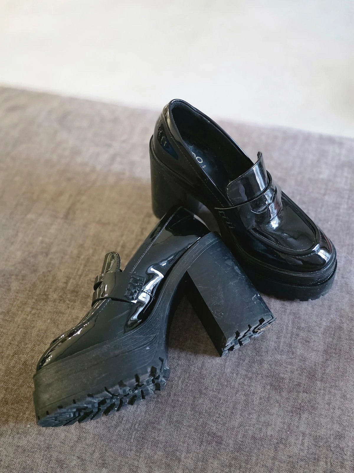 Mocassini con zeppa in vernice nera ALDO - photo 7