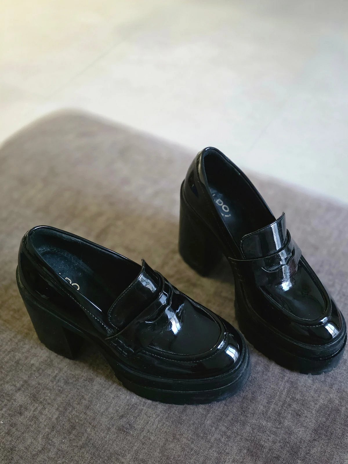 Mocassini con zeppa in vernice nera ALDO - photo 5