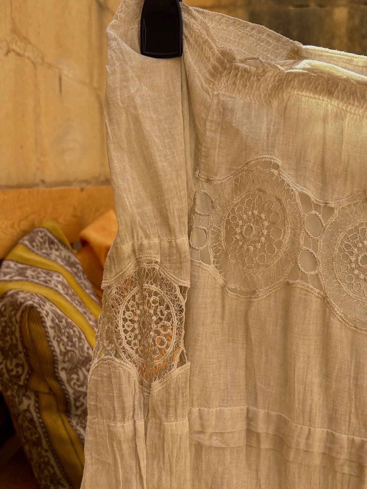 Vestido vintage de color crema con detalles de encaje de ganchillo - photo 2