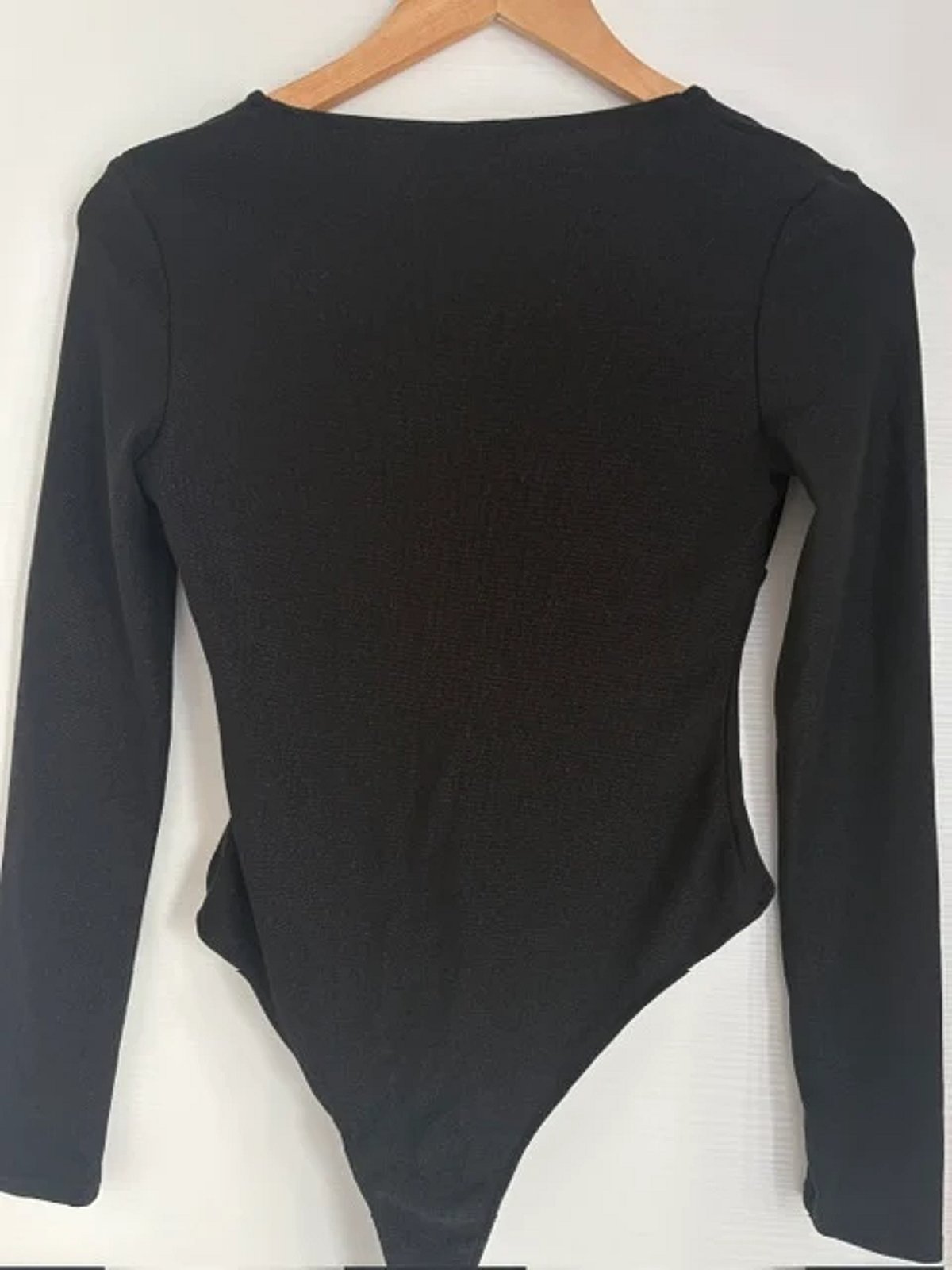 Bodysuit Iswed b'Għonq V u Kmiem Twil - photo 3